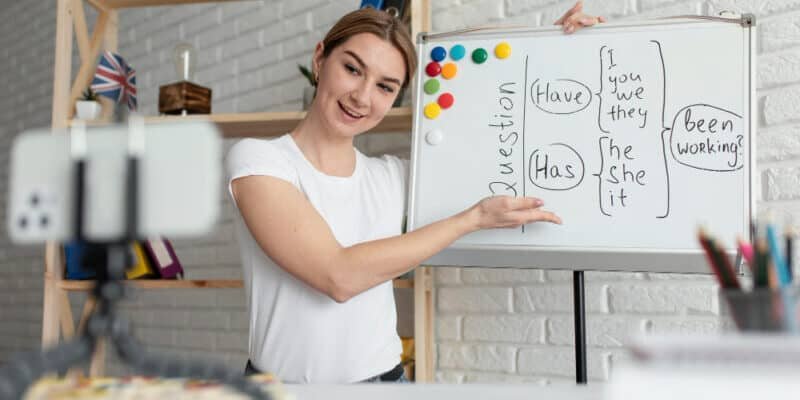 تعلم اللغة الإنجليزية عبر الإنترنت shemcy shemcy.com english learning jobs skills future